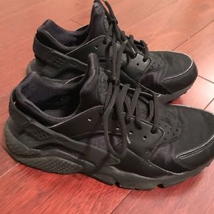 Women’s Nike Air Huaraches (All Black)